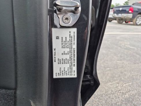 Used 2025 Tesla Model 3 Long Range RWD image 12