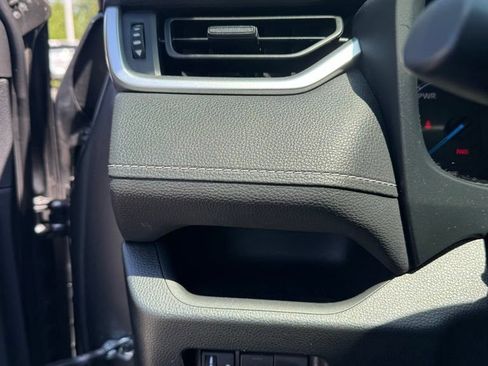 Used 2024 Toyota RAV4 LE AWD/4WD image 32