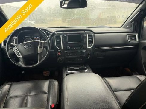 Used 2019 Nissan Titan SL AWD/4WD image 10