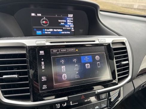 Used 2017 Honda Accord Touring image 7