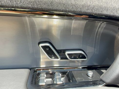 Used 2025 Land Rover Range Rover Sport SE AWD/4WD image 16