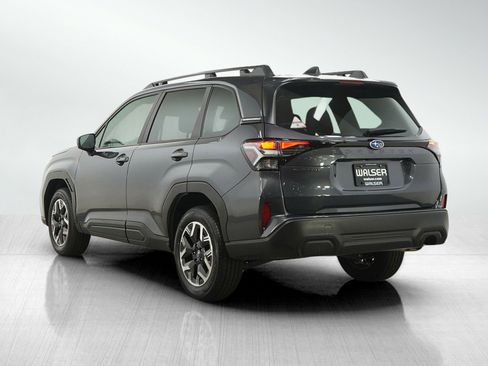 Used 2025 Subaru Forester Premium AWD/4WD image 3