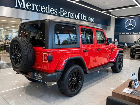 Used 2022 Jeep Wrangler Unlimited Sahara AWD/4WD image 3