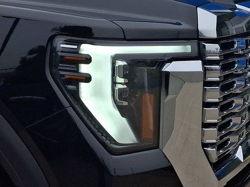 Used 2025 GMC Sierra 2500 Denali AWD/4WD image 9