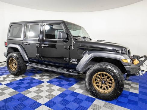 Used 2018 Jeep Wrangler Unlimited Sport image 3
