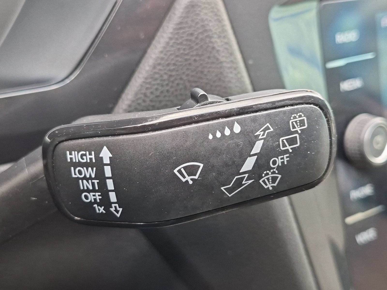 Used 2020 Volkswagen Tiguan SE w/ Panoramic Sunroof Package AWD/4WD image 22