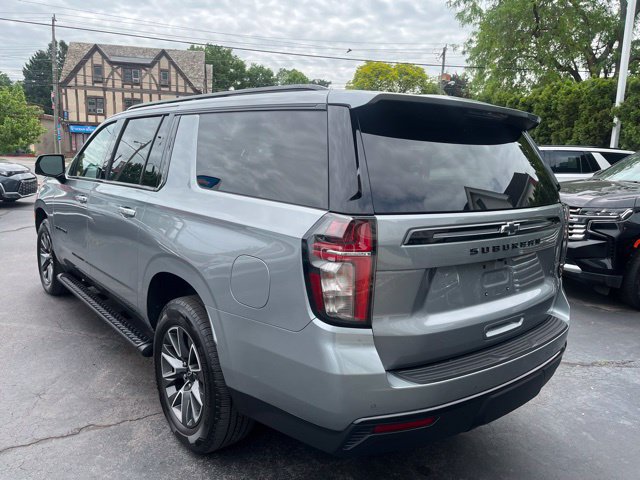 Used 2023 Chevrolet Suburban Z71 w/ Luxury Package AWD/4WD image 5