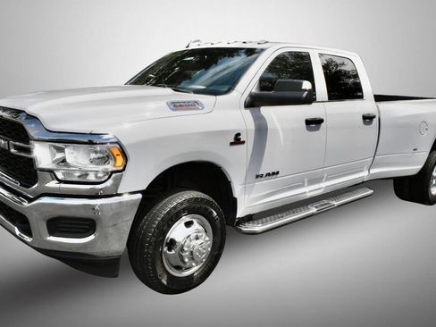 Used 2022 RAM 3500 Tradesman w/ Chrome Appearance Group AWD/4WD image 3