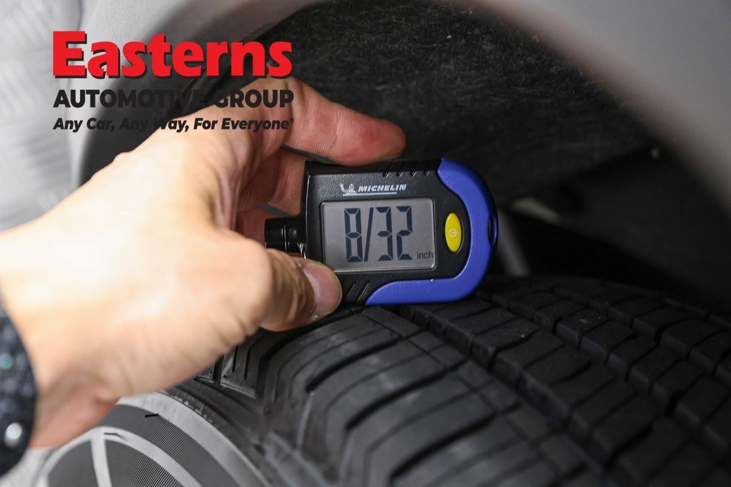 Used 2023 Nissan Rogue S AWD/4WD image 29