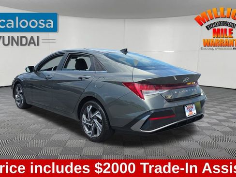Used 2025 Hyundai Elantra SEL FWD image 5