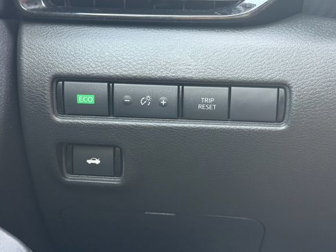 Certified 2024 Nissan Sentra SV FWD image 27