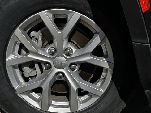 Used 2023 Jeep Grand Cherokee L Limited image 9