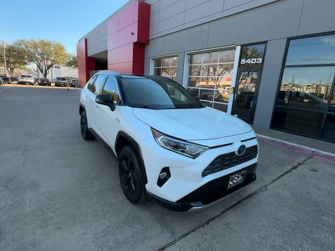 Used 2020 Toyota RAV4 XSE image 2