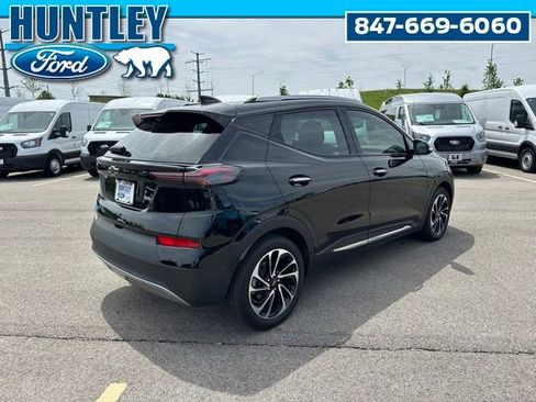 Used 2023 Chevrolet Bolt EUV Premier w/ Sun & Sound Package FWD image 4