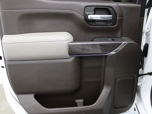 Used 2020 Chevrolet Silverado 1500 LTZ w/ LTZ Convenience Package image 16