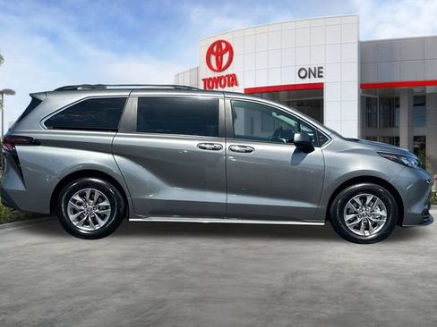 Certified 2026 Toyota Sienna XLE FWD image 3
