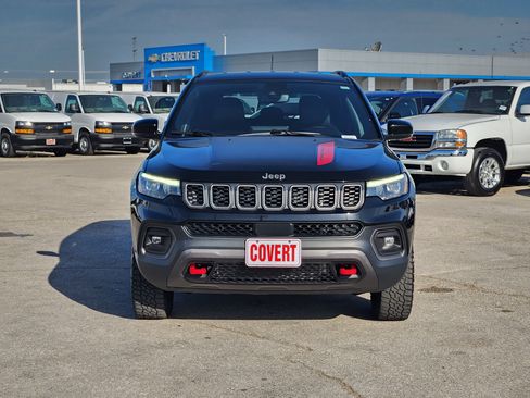 Used 2025 Jeep Compass Trailhawk w/ Trailhawk Elite Group AWD/4WD image 2