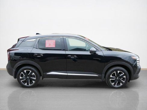 Certified 2025 Nissan Kicks SR image 2
