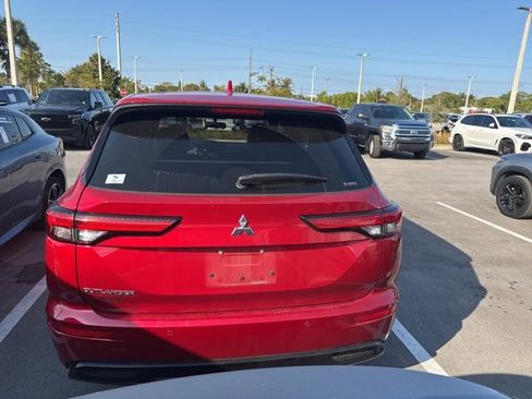 Used 2022 Mitsubishi Outlander SEL Black Edition image 5