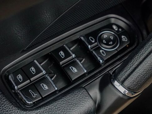 Used 2016 Porsche Cayenne S image 39