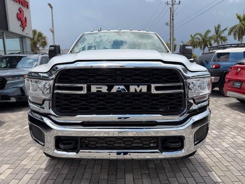 Used 2024 RAM 2500 Tradesman w/ Chrome Appearance Group AWD/4WD image 2