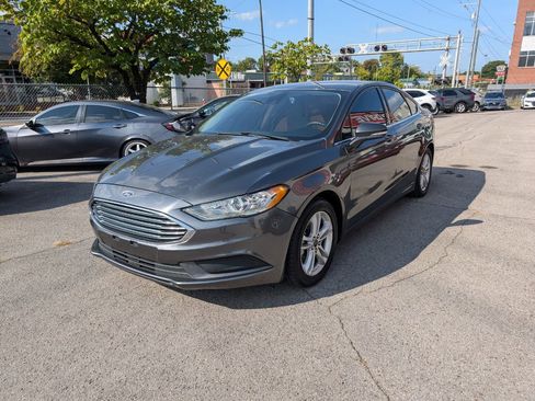 Used 2018 Ford Fusion SE image 1