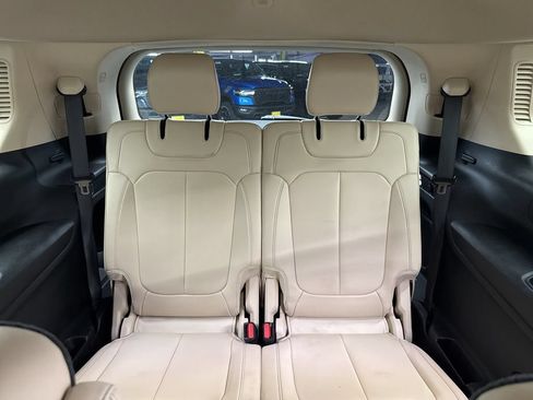 Used 2022 Jeep Grand Cherokee L Limited RWD image 12