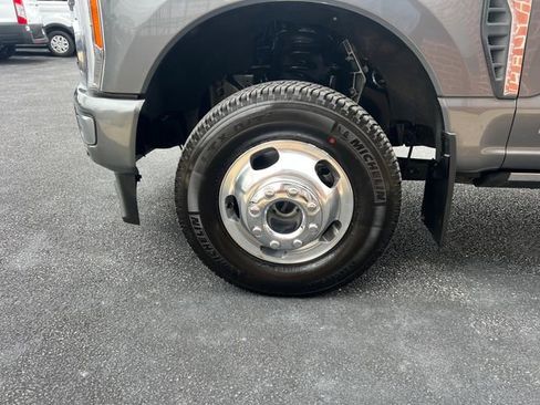 Used 2023 Ford F350 Platinum image 10