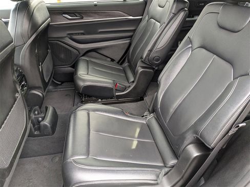 Used 2024 Jeep Grand Cherokee L Limited w/ Luxury Tech Group II image 27