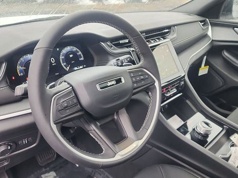 New 2026 Jeep Grand Cherokee L 4WD image 10