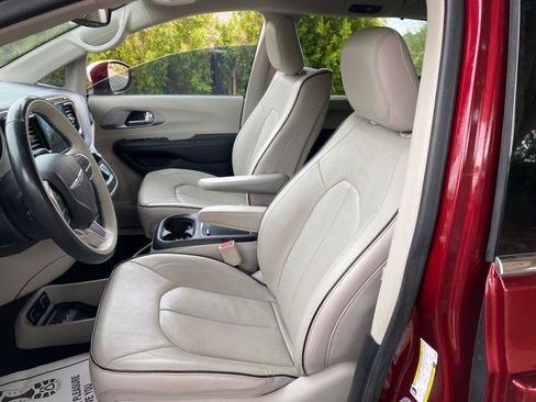 Used 2018 Chrysler Pacifica Limited FWD image 30