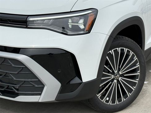 New 2026 Volkswagen Taos SE image 2