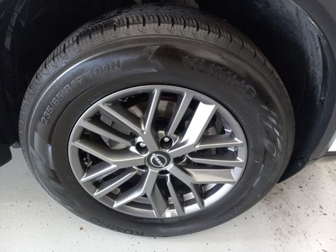 Used 2024 Nissan Rogue S AWD/4WD image 4