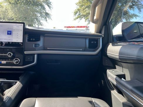 Used 2022 Ford Expedition XLT RWD image 6