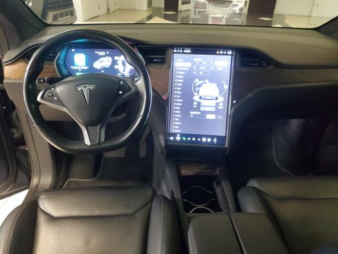 Used 2019 Tesla Model X image 10