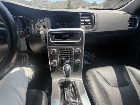 Used 2016 Volvo V60 T5 Platinum FWD image 11