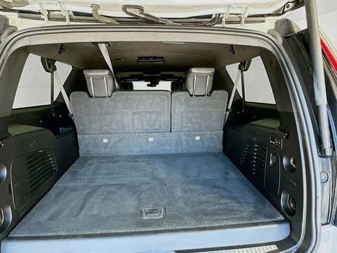 Used 2019 Cadillac Escalade ESV Platinum AWD/4WD image 26