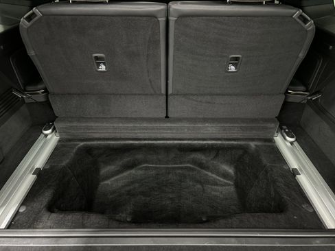 Used 2025 Rivian R1S Premium image 26