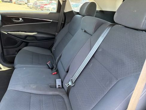 Used 2016 Kia Sorento FWD image 22