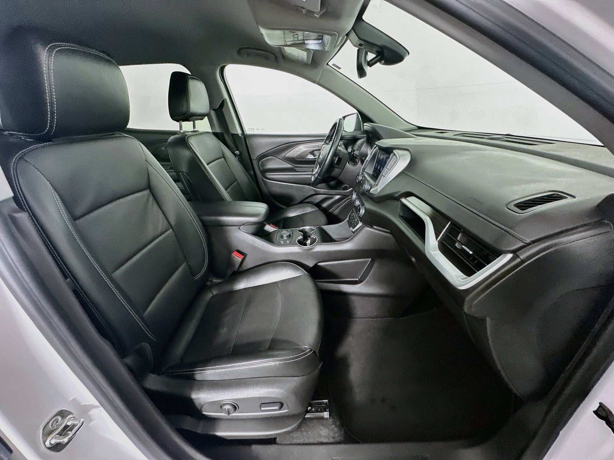 Used 2024 GMC Terrain SLT AWD/4WD image 30
