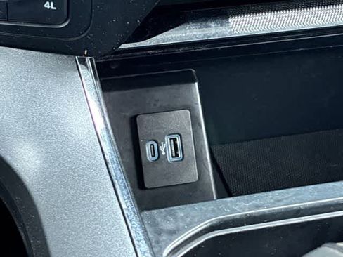 Used 2023 Ford F150 Lariat AWD/4WD image 32