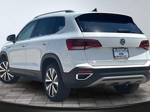Used 2024 Volkswagen Taos SE FWD image 4