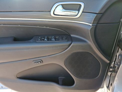 Used 2020 Jeep Grand Cherokee Limited w/ Luxury Group II image 12