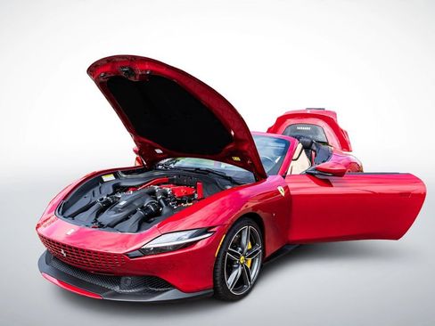 Certified 2025 Ferrari Roma Spider RWD image 32