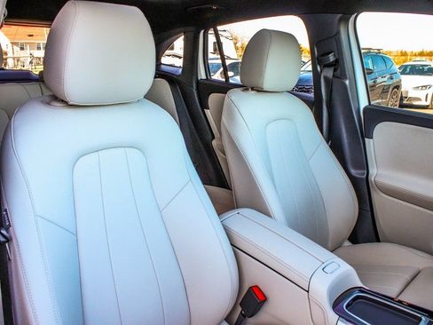 Used 2024 Mercedes-Benz GLA 250 4MATIC image 40