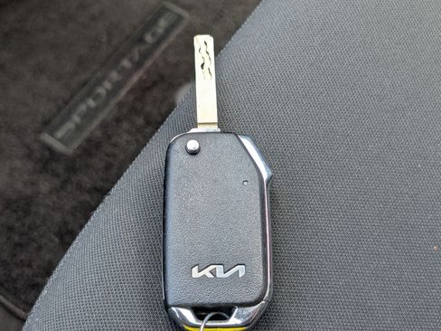 Used 2025 Kia Sportage LX FWD image 27