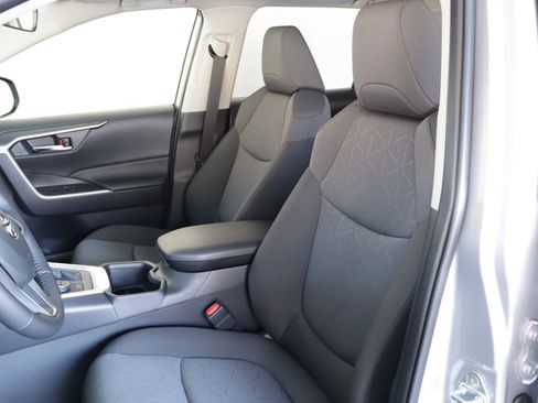 Used 2025 Toyota RAV4 XLE image 8