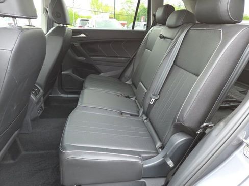 Used 2024 Volkswagen Tiguan SE w/ Panoramic Sunroof Package AWD/4WD image 11