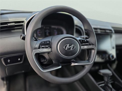 Used 2022 Hyundai Tucson SEL FWD image 16