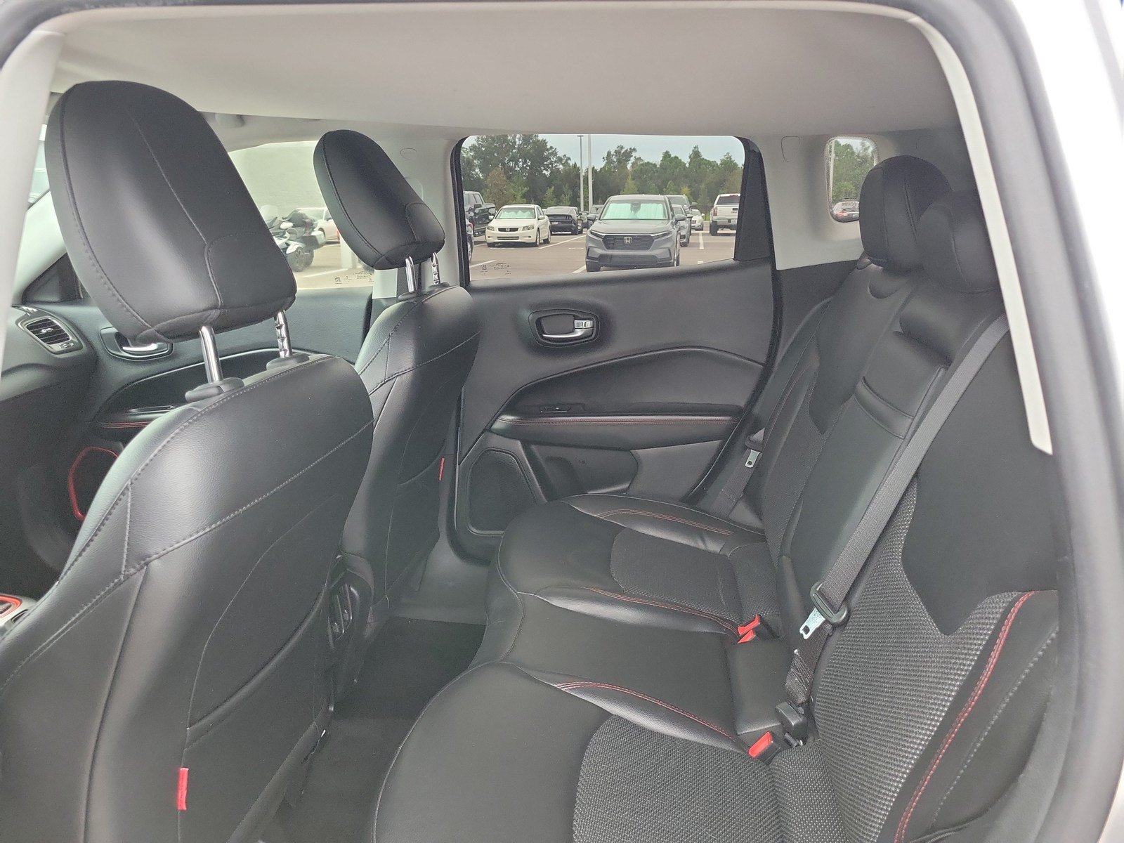 Used 2019 Jeep Compass Trailhawk w/ Cold Weather Group AWD/4WD image 27